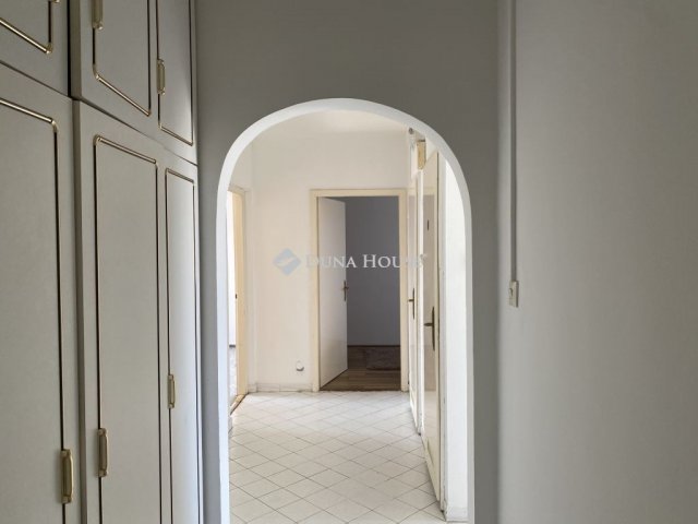 Eladó panellakás, Szegeden 58 M Ft, 3 szobás