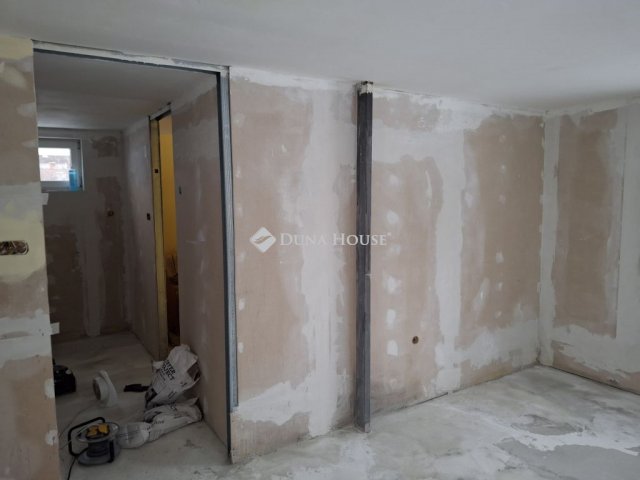 Eladó családi ház, Bicskén 45 M Ft, 4 szobás