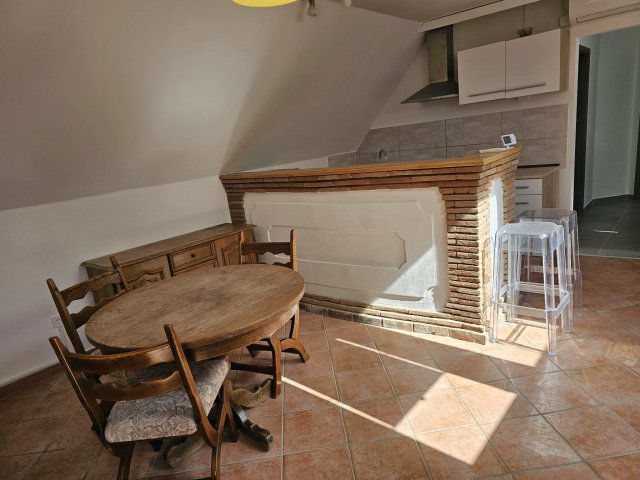 Kiadó téglalakás, albérlet, Pécsett 260 E Ft / hó, 3 szobás