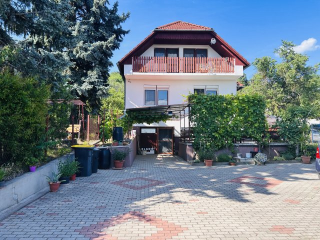 Eladó családi ház, Vonyarcvashegyen 134.99 M Ft, 4+3 szobás