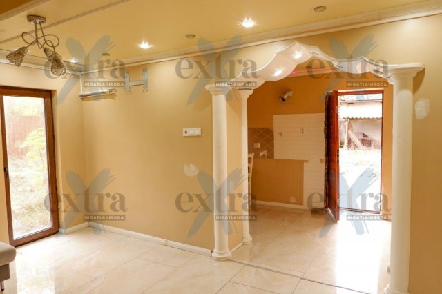 Eladó családi ház, Makón 29.9 M Ft, 4 szobás