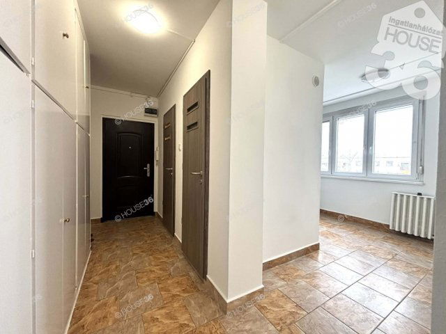 Eladó panellakás, Kecskeméten 48 M Ft, 3 szobás