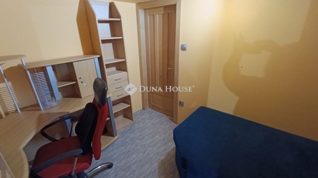 Eladó téglalakás, Mohácson 78.499 M Ft, 5 szobás