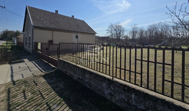 Eladó családi ház, Borotán 15 M Ft, 2 szobás
