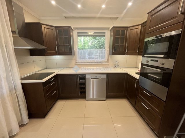 Eladó családi ház, Budapesten, XVI. kerületben 220 M Ft