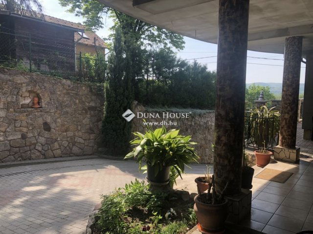 Eladó hotel, Zebegényben 440 M Ft, 16 szobás