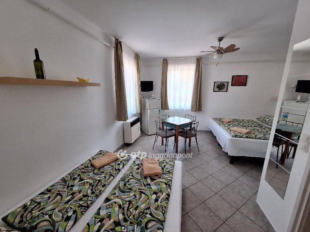 Eladó családi ház, Abádszalókban 84 M Ft, 7 szobás