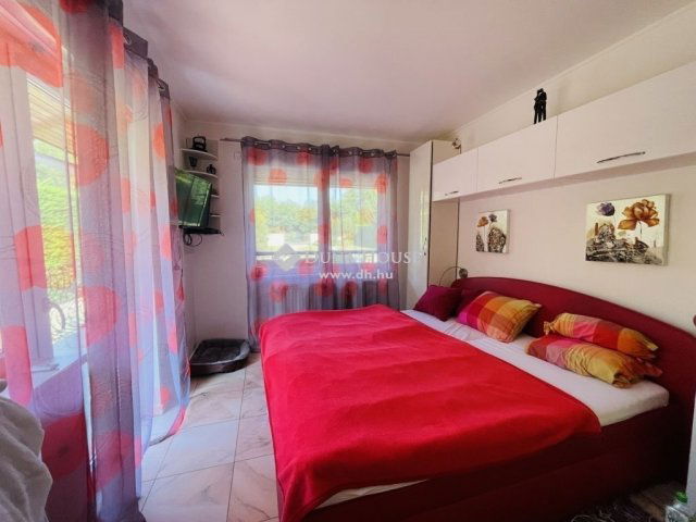 Eladó családi ház, Pócsmegyeren 139 M Ft, 3 szobás