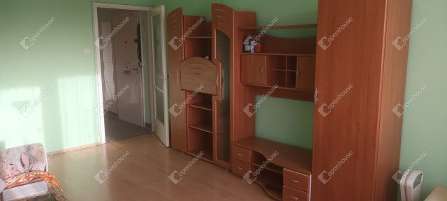 Eladó panellakás, Szegeden 49.9 M Ft, 3 szobás