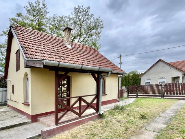 Eladó családi ház, Tápiószentmártonon 17.5 M Ft, 1 szobás