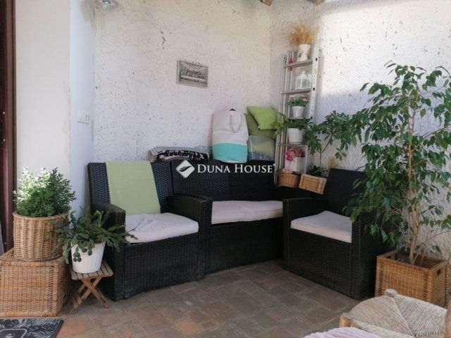 Eladó családi ház, Pécsett 96.5 M Ft, 2 szobás