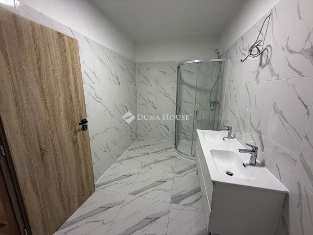 Eladó családi ház, Nyergesújfaluban 86.9 M Ft, 4 szobás