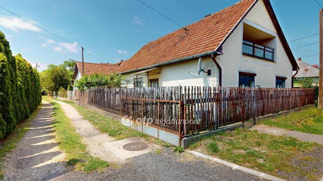Eladó családi ház, Mezőcsáton 15.5 M Ft, 3 szobás