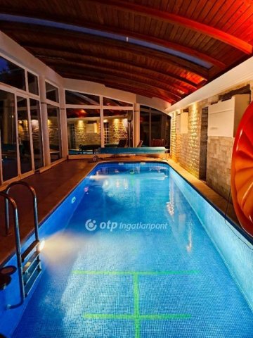 Eladó családi ház, Kisorosziban 149 M Ft, 6 szobás