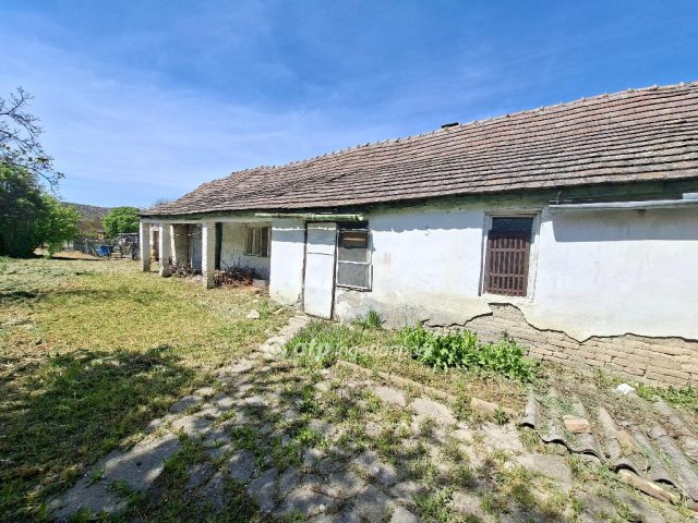 Eladó családi ház, Szeremlén 3.4 M Ft, 2 szobás