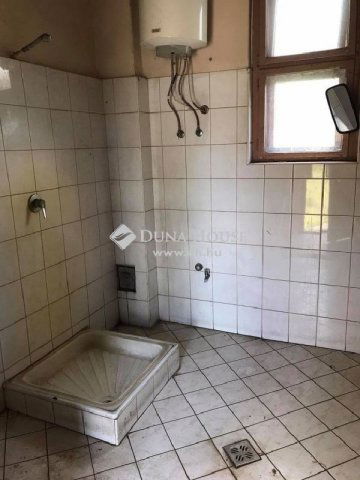 Eladó ipari ingatlan, Cegléden 220 M Ft / költözzbe.hu