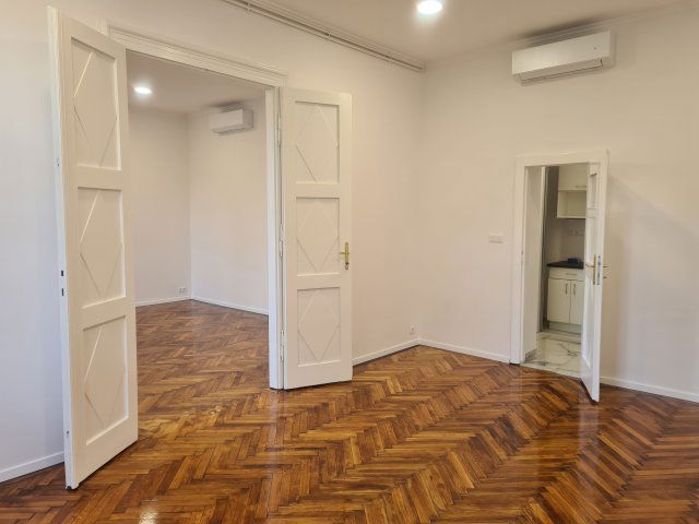 Kiadó iroda, Győrött 200 E Ft / hó, 3 szobás