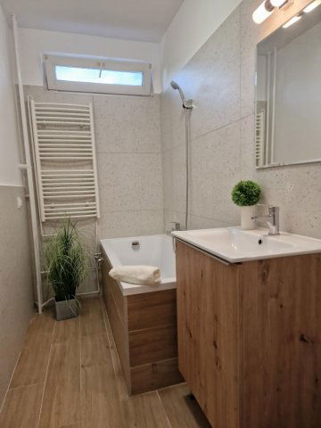 Eladó panellakás, Pécsett 55.9 M Ft, 2 szobás