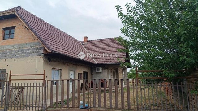 Eladó családi ház, Szentmártonkátán 49.9 M Ft, 4 szobás