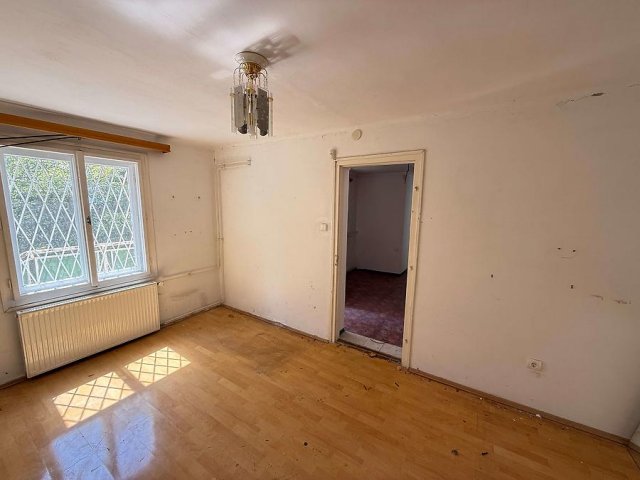 Eladó családi ház, Szentendrén 89.9 M Ft, 3 szobás
