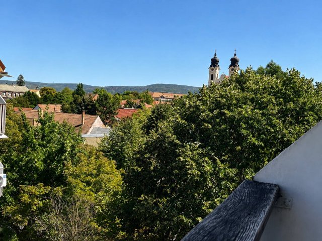 Eladó téglalakás, Tatán 67.5 M Ft, 4 szobás