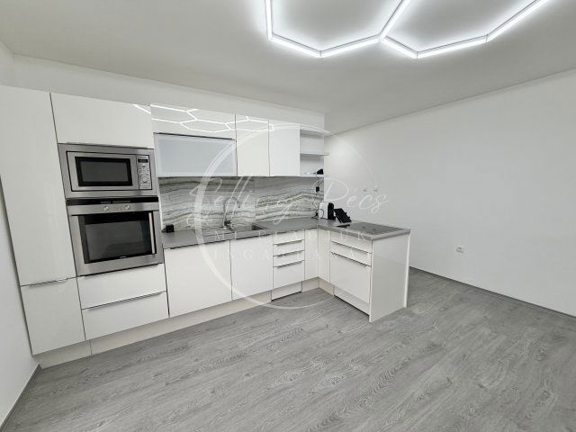 Eladó téglalakás, Komlón 42 M Ft, 2+1 szobás