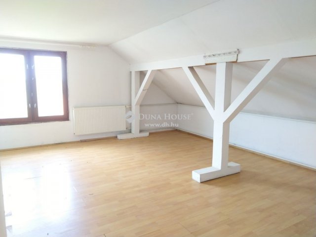 Eladó családi ház, Dunaharasztin 129 M Ft, 9 szobás