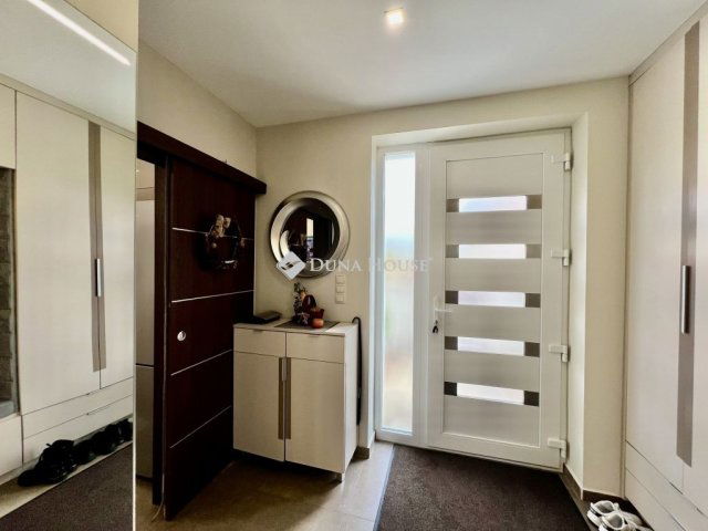 Eladó családi ház, Nyíregyházán 199.9 M Ft, 6 szobás