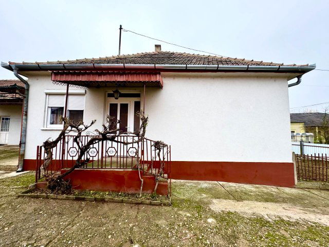 Eladó családi ház, Nyírgyulajon 24.9 M Ft, 2+1 szobás
