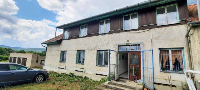 Eladó családi ház, Szobon, Szabadság téren 75 M Ft, 6+4 szobás