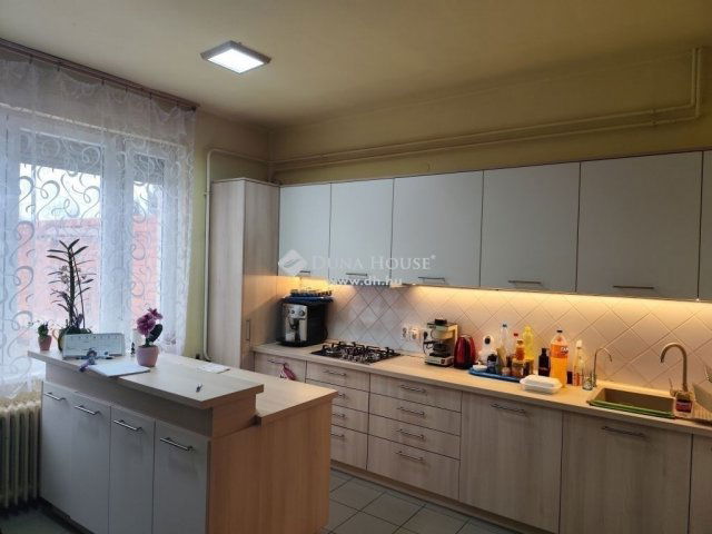 Eladó családi ház, Dunaharasztin 104.9 M Ft, 7 szobás