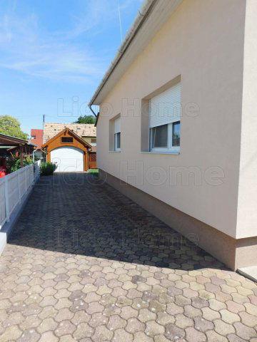 Eladó családi ház, Balatonkeresztúron 99.5 M Ft, 6 szobás