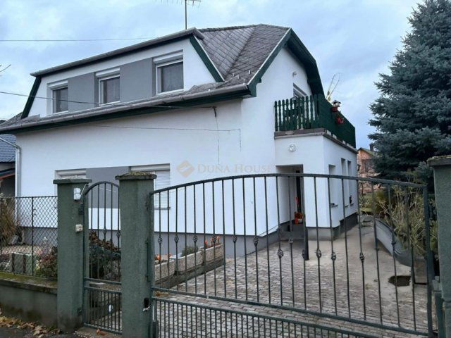 Eladó családi ház, Mosonmagyaróváron 83.9 M Ft, 5 szobás