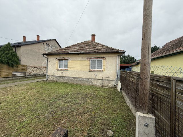 Eladó családi ház, Etyeken 88.5 M Ft, 3 szobás