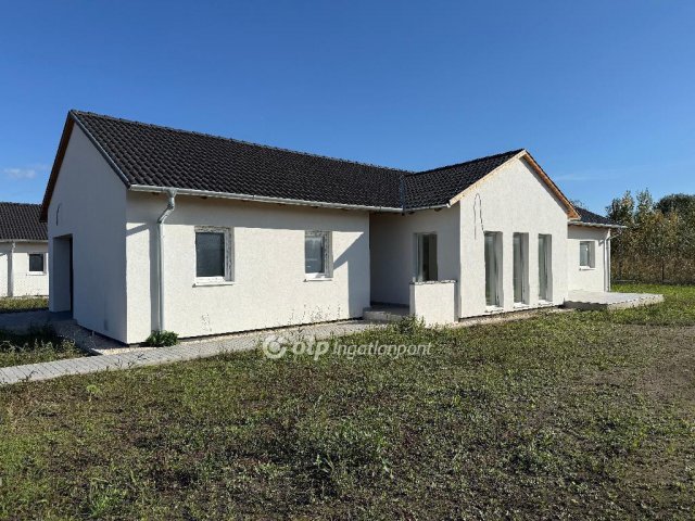 Eladó családi ház, Ráckevén 87.9 M Ft, 4 szobás