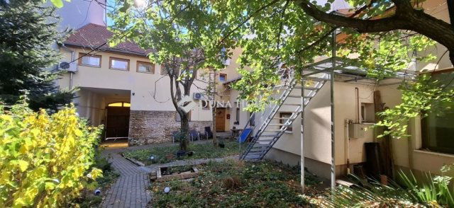 Eladó téglalakás, Pécsett 64.999 M Ft, 2 szobás