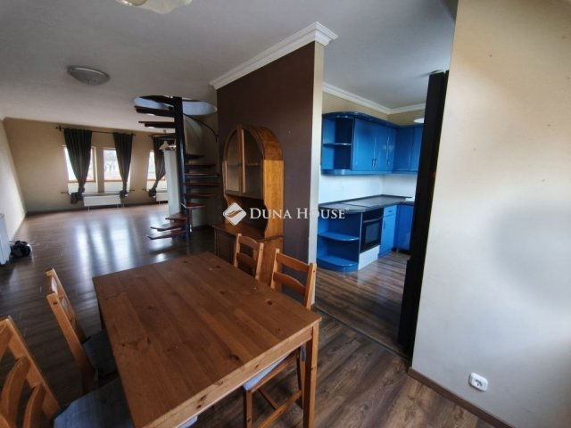 Eladó téglalakás, Kecskeméten 82 M Ft, 2+1 szobás