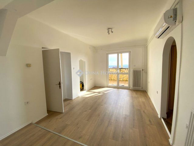 Kiadó téglalakás, albérlet, Pécsett, József utcában, 3 szobás