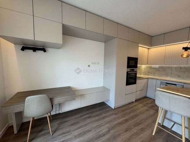 Eladó téglalakás, Budapesten, XIV. kerületben 85 M Ft