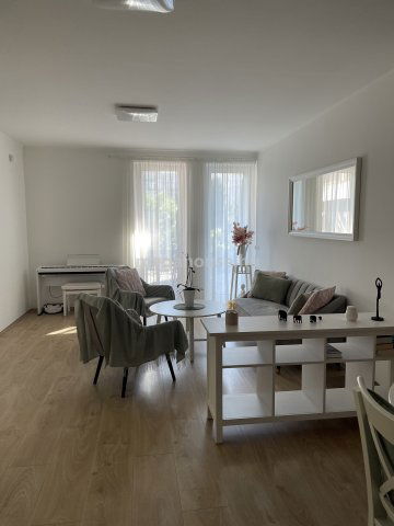 Eladó téglalakás, Biatorbágyon 160 M Ft, 4 szobás