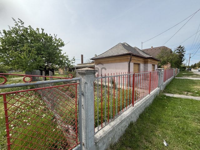 Eladó családi ház, Berhidán 42 M Ft, 3 szobás
