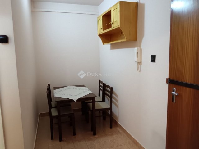 Kiadó panellakás, albérlet, Cegléden, Szolnoki úton, 1 szobás