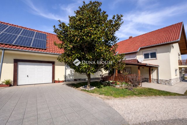 Eladó családi ház, Pogányon 110 M Ft, 5 szobás