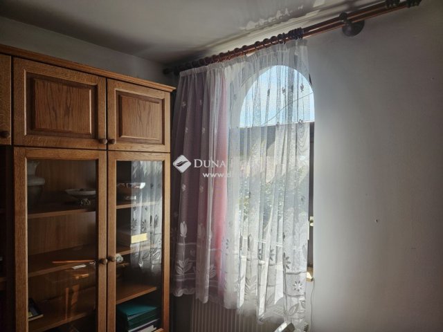 Eladó családi ház, Enyingen 66 M Ft, 6 szobás