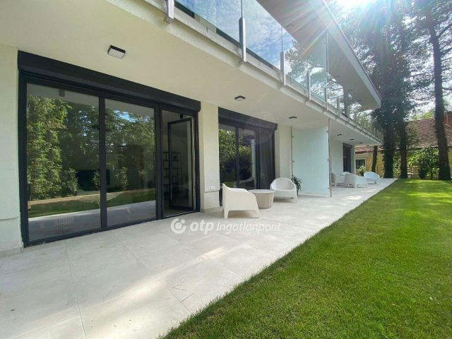 Eladó nyaraló, Balatonfenyvesen 139 M Ft, 3 szobás