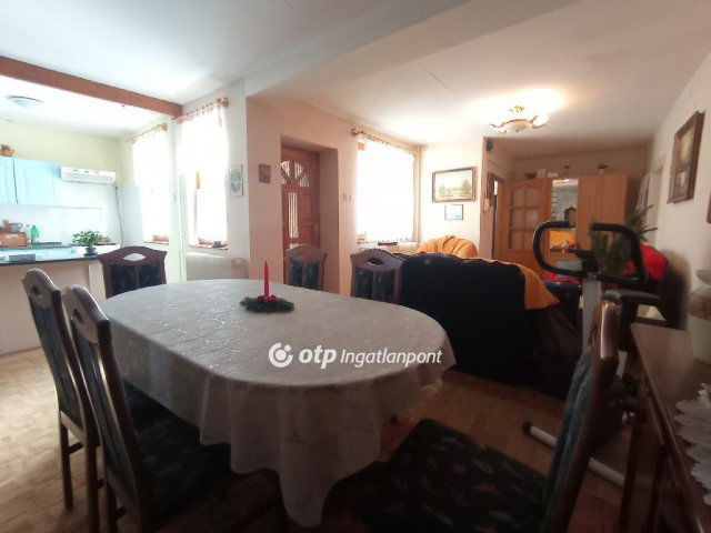 Eladó családi ház, Békéscsabán 34.9 M Ft, 5 szobás