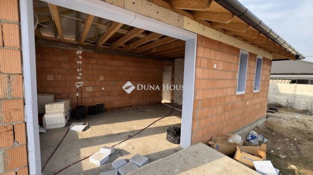 Eladó ikerház, Taksonyon 103.5 M Ft, 4 szobás
