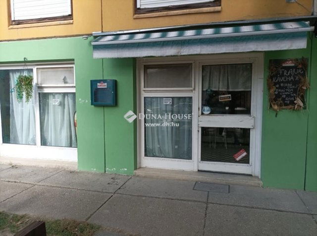 Eladó üzlethelyiség, Szentlőrincen 22 M Ft