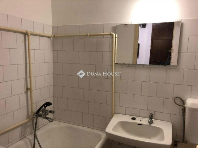 Eladó téglalakás, Pécsett 35.9 M Ft, 2 szobás