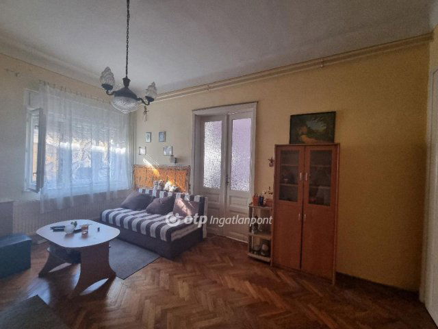 Eladó téglalakás, Pápán 26.95 M Ft, 2 szobás